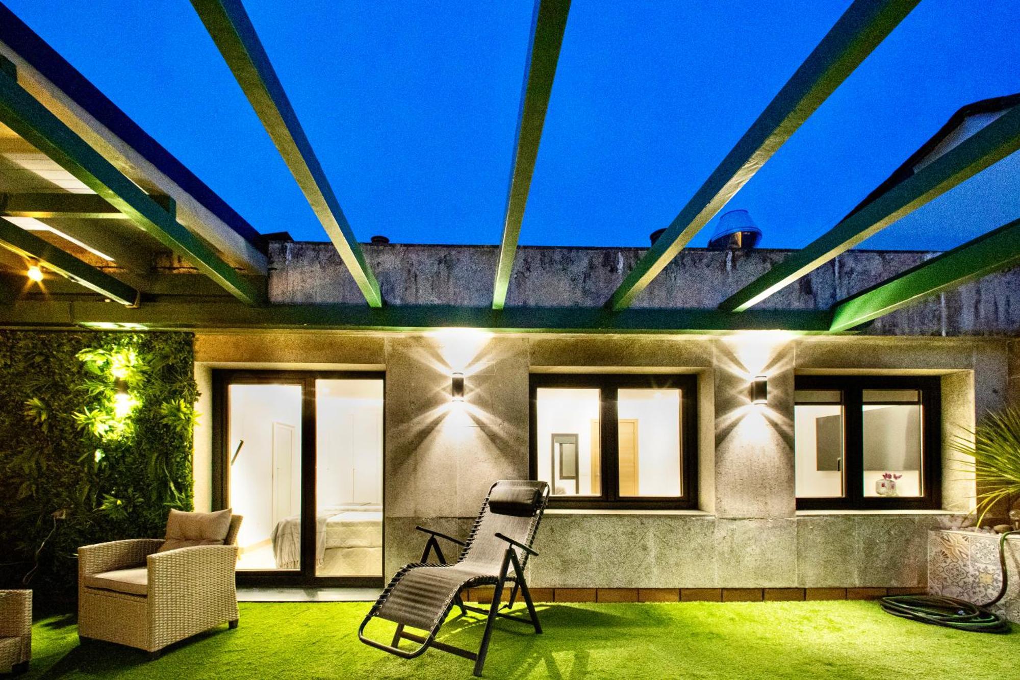Lucus Skyline & Terrace Apartment