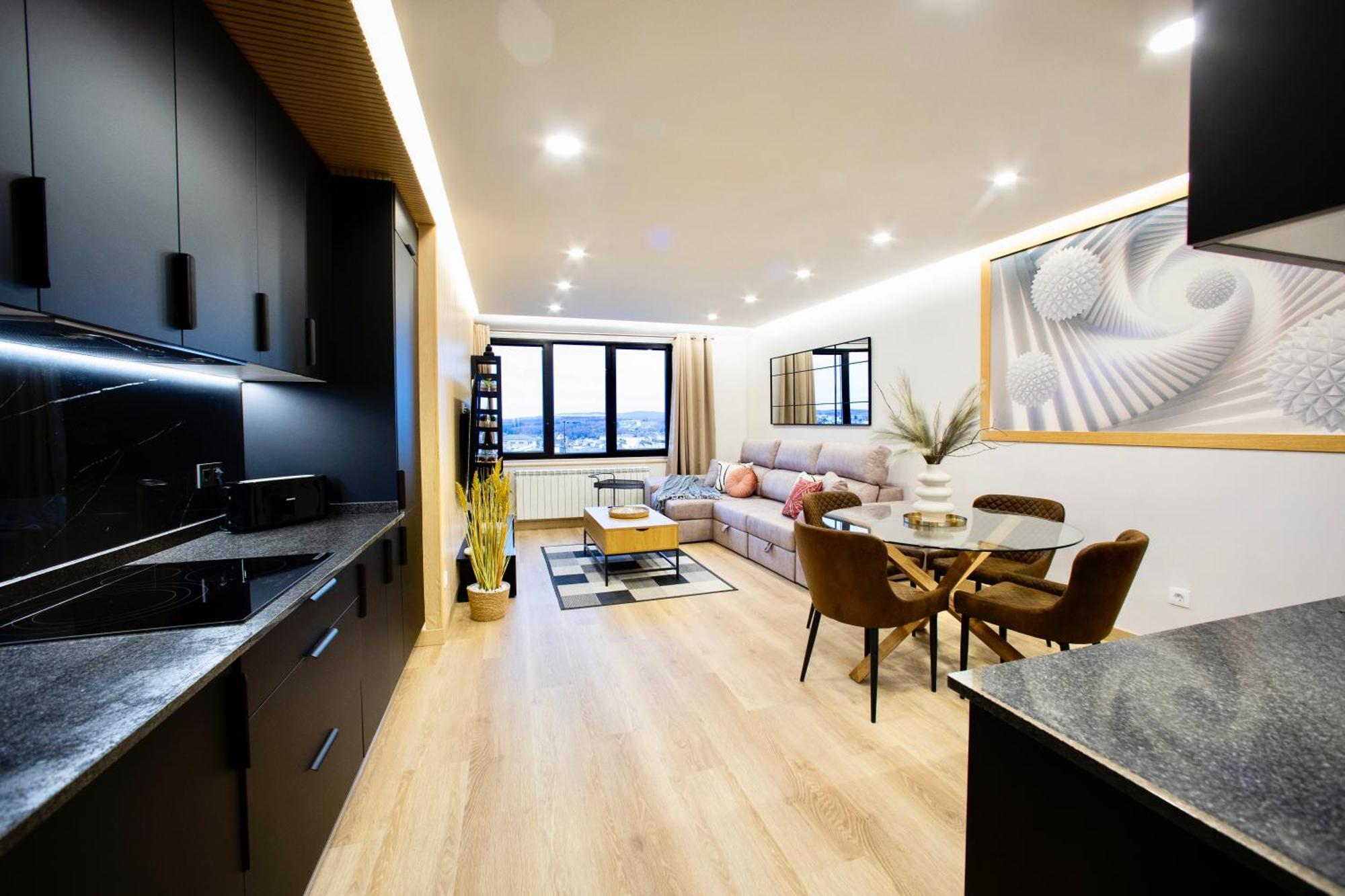 Lucus Skyline & Terrace Apartment